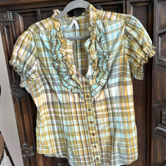 Tops - MAX top in beautiful earth colors size XL in great condition.